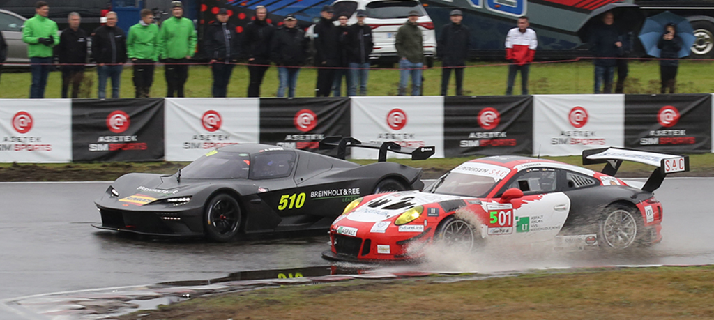 Ronnie Bremer i #510 havde en kort dyst med Lars E. Pedersen i første sving.
(Foto: Motorsporten.dk)